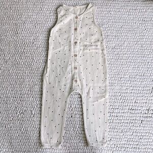 Quincy Mae Sleeveless Woven Button Jumpsuit cream with dark gray stars size 2-3y